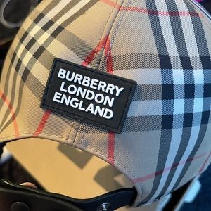 Burberry trucker cap/unisex